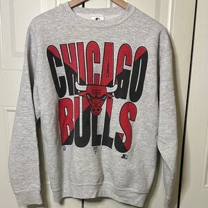 STARTER Chicago Bulls Gray and Red Crewneck